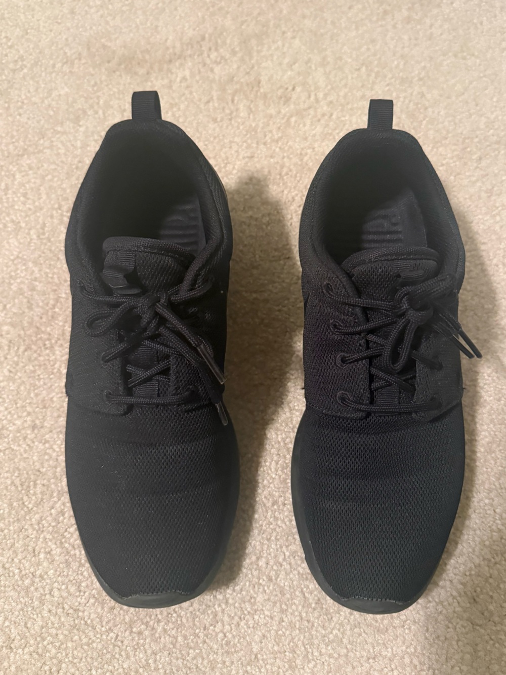 Nike Women’s Black Roshe EUC Size 9.5